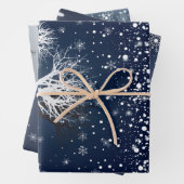 Feuille De Papier Cadeau Conte de Noël féerique. Forêt enchantée, Neige (En situation)