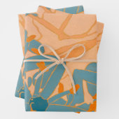 Feuille De Papier Cadeau Contemporary Leaf Design in Peach (En situation)