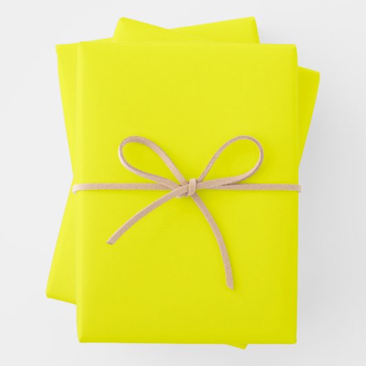 Feuille De Papier Cadeau Couleur uni jaune néon (En situation)