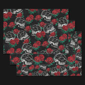 Feuille De Papier Cadeau Crânes et roses rouges | Grunge gothique moderne