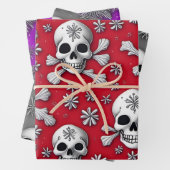 Feuille De Papier Cadeau Crânes Whimsical et flocons de neige Noël gothique (En situation)