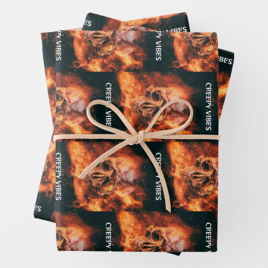 Feuille De Papier Cadeau Creepy Vibes. Flaming skull in space (En situation)