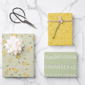 Feuille De Papier Cadeau Cute and funny Ducklings on light green