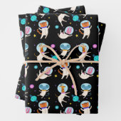 Feuille De Papier Cadeau Cute astronaute Animaux flottant dans l'espace (En situation)