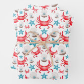 Feuille De Papier Cadeau Cute Blue Coastal Seaside Crab & Shell Motif (En situation)