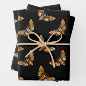 Feuille De Papier Cadeau Death's Head Moth Pattern (En situation)