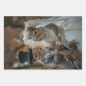 Feuille De Papier Cadeau Des écureuils se marient dans une page de découpag (Devant 2)