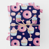 Feuille De Papier Cadeau Donuts, cupcakes et macarons (En situation)