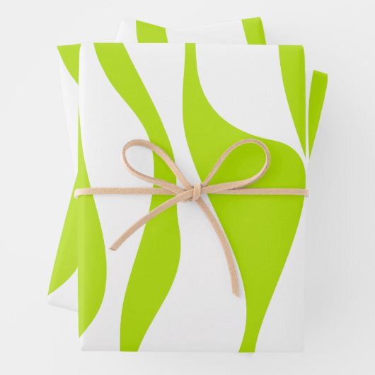 Feuille De Papier Cadeau Ebb et flux 4 en Lime vert et blanc (En situation)