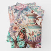 Feuille De Papier Cadeau Élégant floral et papillons (En situation)