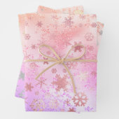 Feuille De Papier Cadeau Élégant Motif Holographique de Noël Snowflake (En situation)