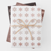 Feuille De Papier Cadeau Élégant Snowflakes à motif (En situation)