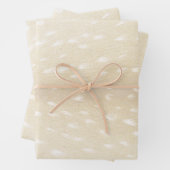 Feuille De Papier Cadeau Élégant Taupe clair tacheté Cerf brun caché Imprim (En situation)