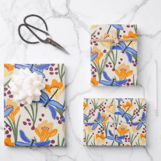 Feuille De Papier Cadeau Elégante libellule et motif floral Crocus