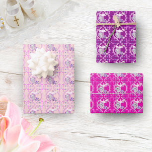 Feuille De Papier Cadeau Eléphant De Bébé Rose Avec La Colombe Et Le Baptêm