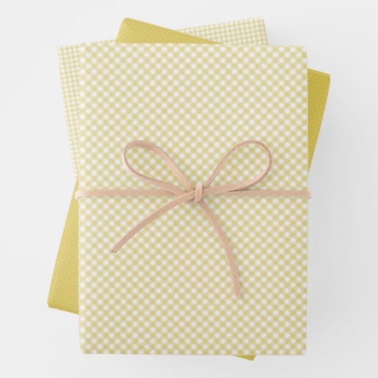 Feuille De Papier Cadeau En vichy jaune mignon et points simple bébé classi (En situation)