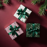 Feuille De Papier Cadeau Fa La La Pink & Green Typographic Christmas Carol<br><div class="desc">Célébrez la saison des fêtes magiques et festives avec nos feuilles de papier d'emballage de vacances sur mesure. Nos conceptions de vacances minimalistes modernes rose et vert présentent un design typographique audacieux "Fa La" avec un script et une police serif pour créer ce papier d'emballage motif de Noël moderne en...</div>