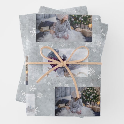 Feuille De Papier Cadeau Festif Grey Photo Snowflake Script de Noël (En situation)