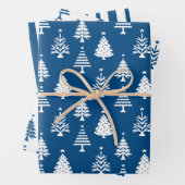 Feuille De Papier Cadeau Festive Blue and White Christmas Tree Pattern (En situation)