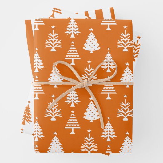 Feuille De Papier Cadeau Festive Orange and White Christmas Tree Pattern (En situation)