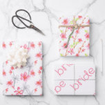 Feuille De Papier Cadeau Fête des mariées printanière des fleurs de Magnoli<br><div class="desc">Pour l'emballage cadeau de douche mariage ou nuptiale,  choisissez parmi une sélection de beaux papiers d'emballage en trois couleurs ou motif différents</div>