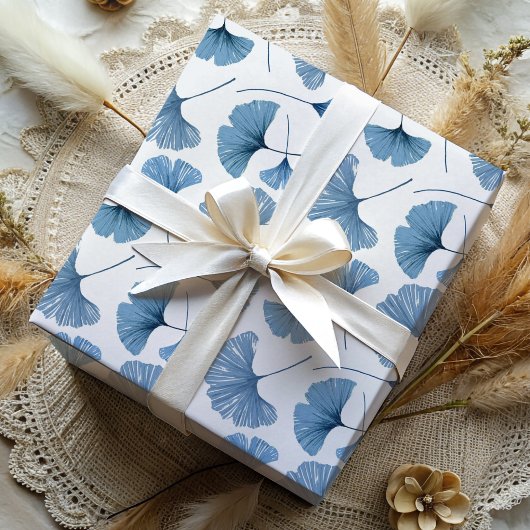 Feuille De Papier Cadeau Feuillage moderne de Ginkgo bleu poussiéreux  