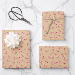 Feuille De Papier Cadeau Flamants rose aquarelle jetés sur fond orange clai