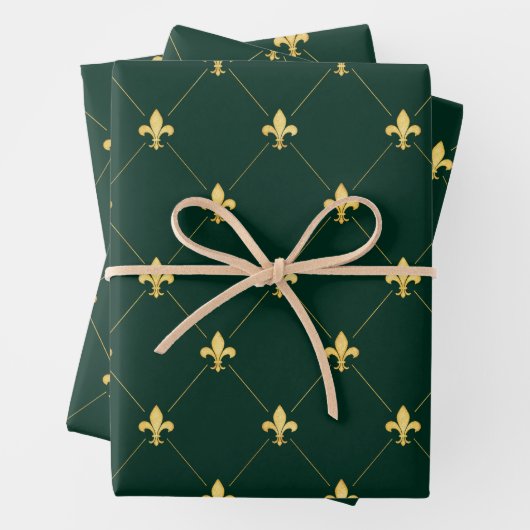 Feuille De Papier Cadeau Fleur de Lis Or sur Vert foncé (En situation)