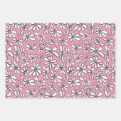 Feuille De Papier Cadeau Fleurs blanches sur un arrière - plan rose (Devant)