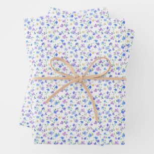 Feuille De Papier Cadeau Fleurs bleues minces et violettes sur blanc