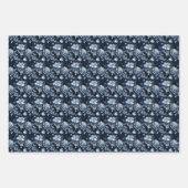 Feuille De Papier Cadeau Fleurs bleues sur fond bleu foncé (Devant)