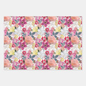 Feuille De Papier Cadeau Fleurs d'aquarelle rose et rouge. (Devant)