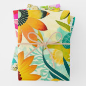 Feuille De Papier Cadeau Fleurs d'art populaire à l'aquarelle pour annivers (En situation)