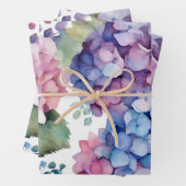 Feuille De Papier Cadeau Fleurs d'hydrangée violette, bleue, rose (En situation)