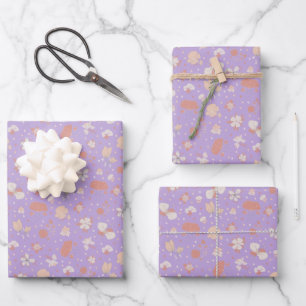 Feuille De Papier Cadeau Fleurs esquissées sur fond violet clair