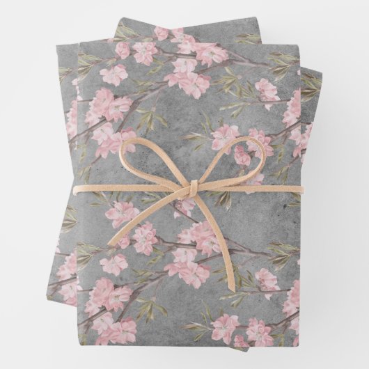Feuille De Papier Cadeau Fleurs et branches roses sur gris (En situation)