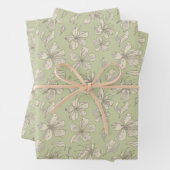 Feuille De Papier Cadeau Fleurs jetées sur vert olive - motif sans soudure. (En situation)