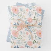 Feuille De Papier Cadeau Fleurs peintes Fleurs florales rayures (En situation)