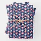 Feuille De Papier Cadeau Fleurs rouges, blanches et bleues (En situation)