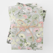 Feuille De Papier Cadeau Fleurs vert rose Motif botanique (En situation)