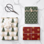 Feuille De Papier Cadeau Flocon de Noël rouge rustique vert<br><div class="desc">Une collection de papiers d'emballage de vacances coordonnés. L'une est composée d'un arrière - plan en vichy beige avec un motif de sapin vert,  l'autre d'un arrière - plan rouge brûlé avec un flocon doré et la troisième d'un vert coordonné avec un point de polka beige.</div>