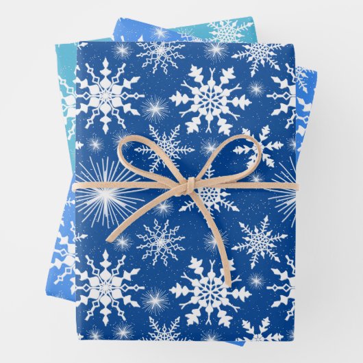 Feuille De Papier Cadeau Flocs De Neige De Noël Tons De Bleu (En situation)