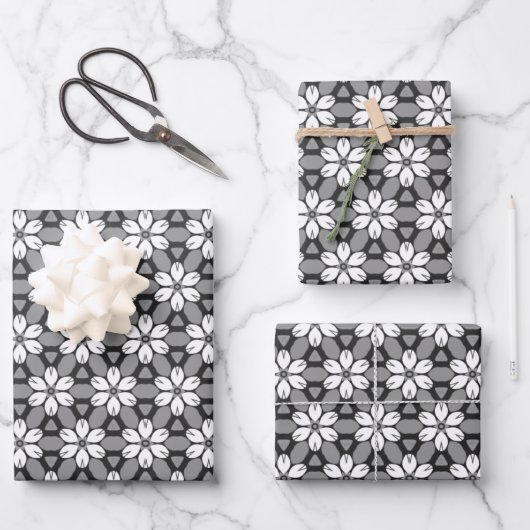 Feuille De Papier Cadeau Floral gris, noir et blanc (Recto)