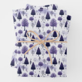 Feuille De Papier Cadeau Forêt neigeuse Noël pourpre (En situation)