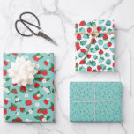 Feuille De Papier Cadeau Fraises Rouges Douces Fleurs Blanches Motif<br><div class="desc">Feuilles de papier d'emballage à thème fraise rouge et bleu avec trois motifs de fraise assortis : une feuille avec des fraises rouges, des feuilles et des fleurs blanches sur fond bleu, une feuille avec beaucoup de fraises en rouge et nuances de bleu et de sarcelle, et une feuille turquoise...</div>