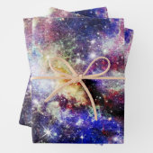 Feuille De Papier Cadeau Galaxie, Univers, Étoiles, Motif cadeau spatial (En situation)