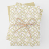 Feuille De Papier Cadeau Gold Arabesque Pattern Design (En situation)