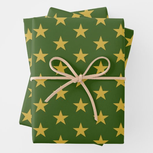 Feuille De Papier Cadeau Gold Stars sur Emerald Green (En situation)
