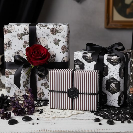 Feuille De Papier Cadeau Goth Crânes noirs et blancs et stries Halloween