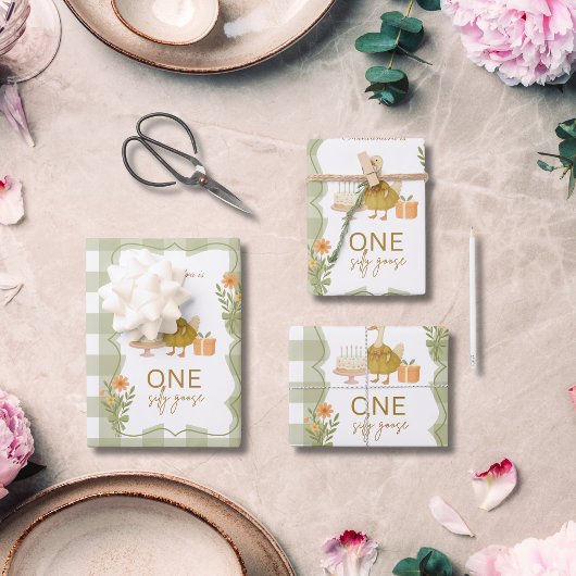 Feuille De Papier Cadeau Green Gingham Silly Goose 1st Birthday